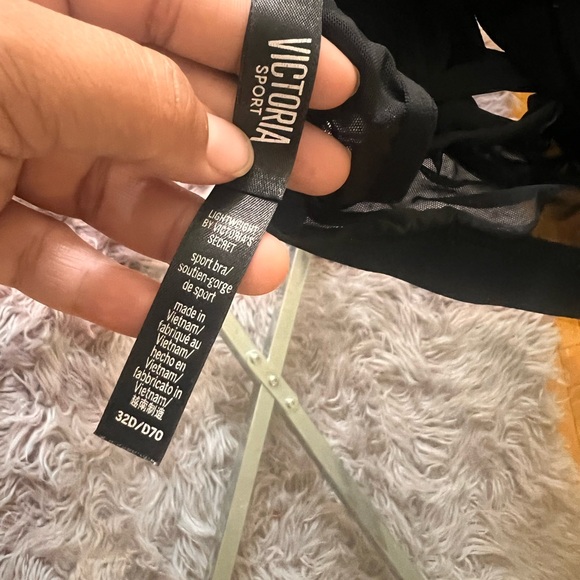 Victoria’s Secret Sports Bra 38D - Picture 6 of 6